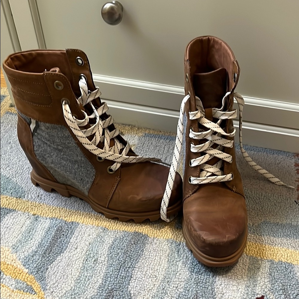Sorel Brown Lace Up Boots with Classic Design